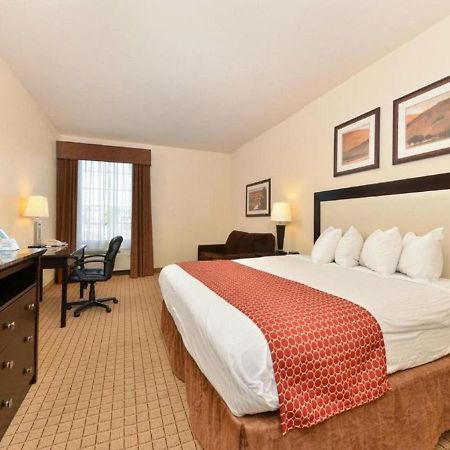 נורמן Express Inn & Suites מראה חיצוני תמונה