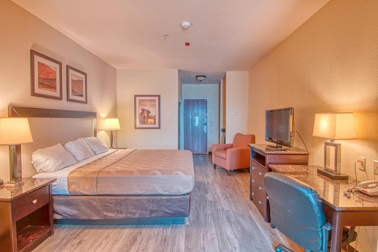 נורמן Express Inn & Suites מראה חיצוני תמונה