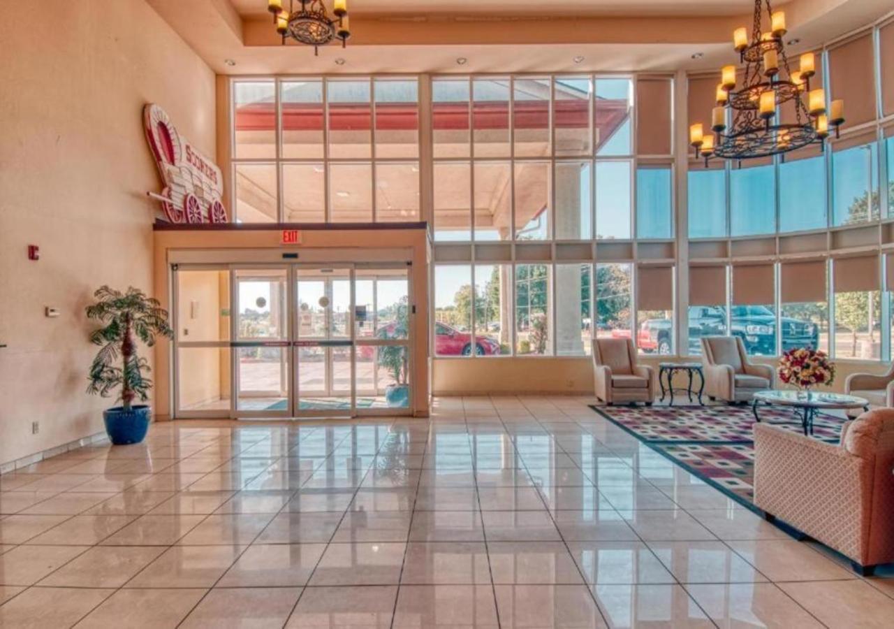 נורמן Express Inn & Suites מראה חיצוני תמונה