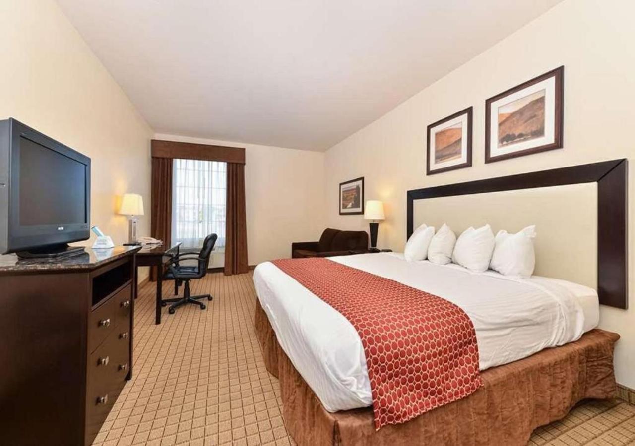 נורמן Express Inn & Suites מראה חיצוני תמונה