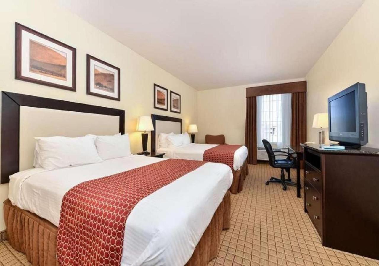 נורמן Express Inn & Suites מראה חיצוני תמונה